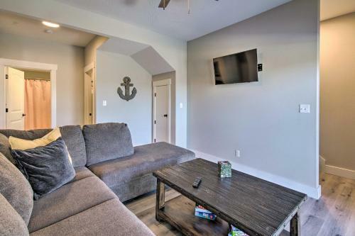 Lampe Retreat With Pool Access - Walk To Lake!