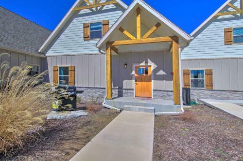 Lampe Retreat With Pool Access - Walk To Lake!