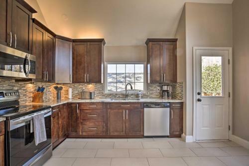 Spacious Getaway With Yard In Atlanta Suburbs!
