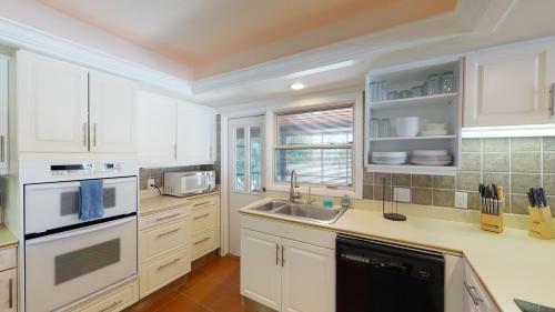 786 Orchid Ct