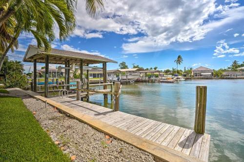 Naples Isle Of Capri Home With Canalfront Space