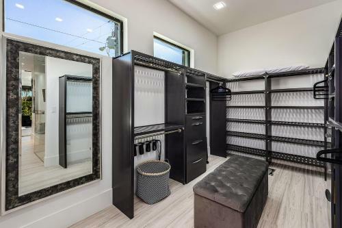 In Construction Beach 5 Min Walk Heated Pool Outdoor Kitchen Modern
