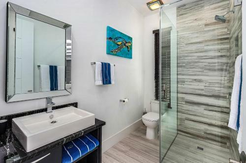 In Construction Beach 5 Min Walk Heated Pool Outdoor Kitchen Modern