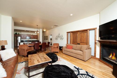 Peregrine Point 306