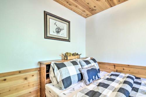 Mountain Escape Scattered Pines Cabin With Deck!