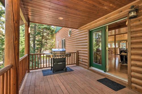Mountain Escape Scattered Pines Cabin With Deck!
