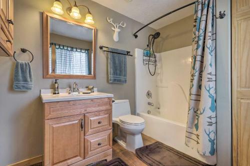 Serene Pet-friendly Cabin With Fire Pit And Loft!