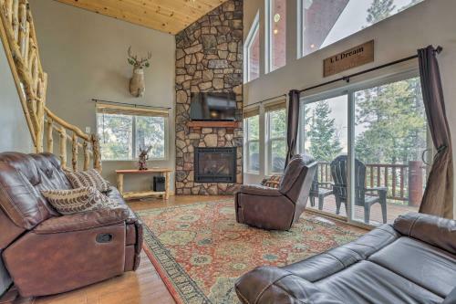 Serene Pet-friendly Cabin With Fire Pit And Loft!