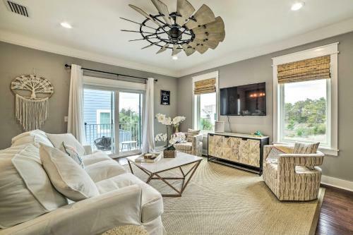 Beach Retreat With Rooftop Deck, Walk To Beach!