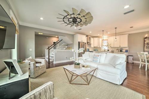 Beach Retreat With Rooftop Deck, Walk To Beach!