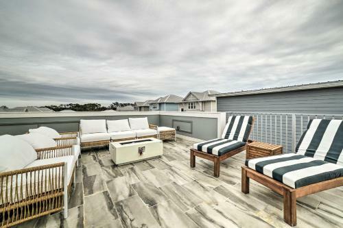 Beach Retreat With Rooftop Deck, Walk To Beach!