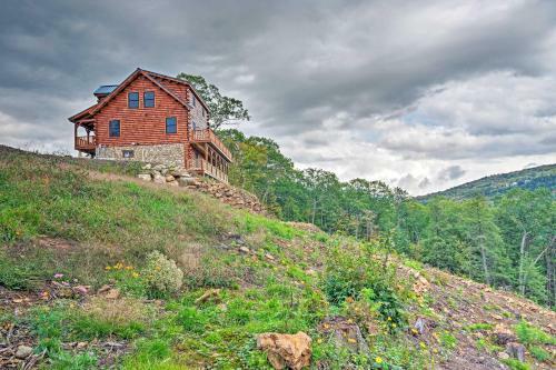Secluded Hilltop Retreat With Incredible Views!
