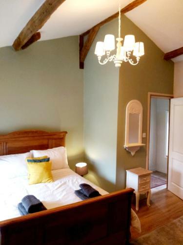 Beautiful 2 Bed Cottage With Swimming Pool