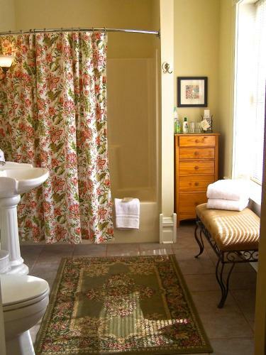 Lyndon House Bed & Breakfast