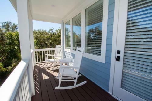 719 Sea Dragon Ln - Robin's Nest