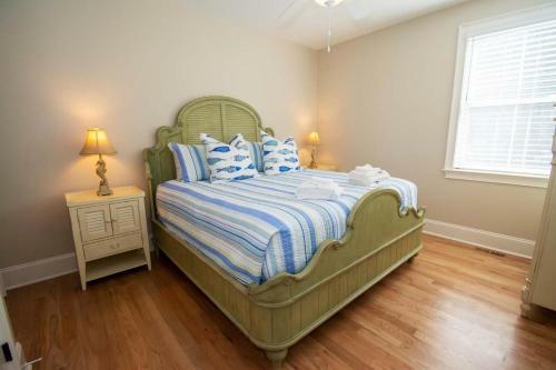 719 Sea Dragon Ln - Robin's Nest