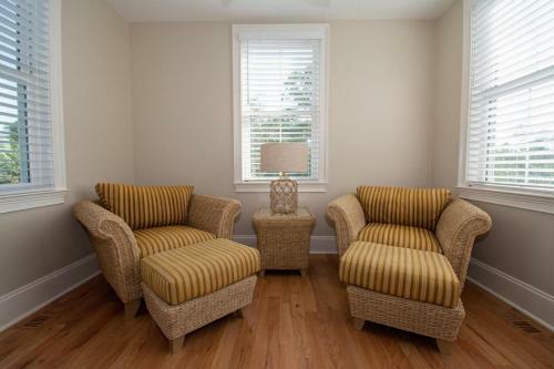 719 Sea Dragon Ln - Robin's Nest