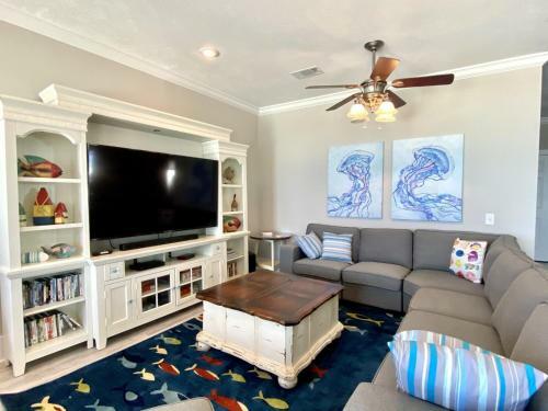 Fish Lips Has Been Completed 4 Bdrm 4 Half Bath Gulf Front With Huge Pool