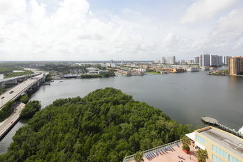 Luxury Apartments At Intracoastal