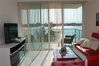 Luxury Apartments At Intracoastal