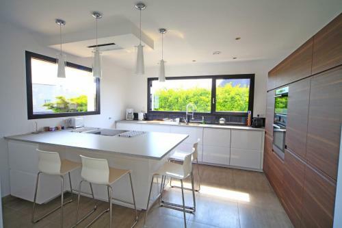 Villa Pool And Beach Bretagne