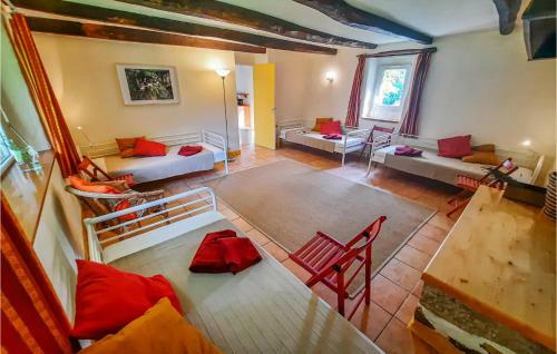 Nice Home In Plouray With 3 Bedrooms