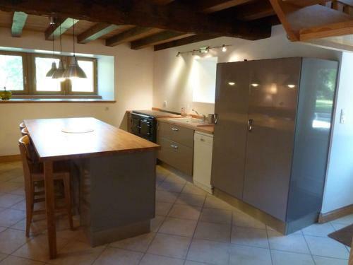Spacious Longere,heated Swimming Pool, Idyllic Setting, Southern Brittany, Fr