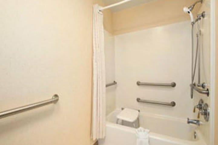 Hotel Baymont Inn & Suites - Jacksonville