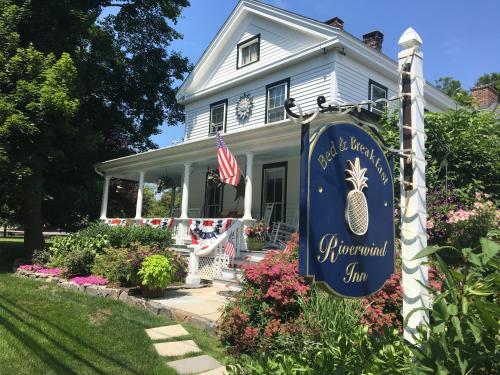 Riverwind Inn Bed And Breakfast