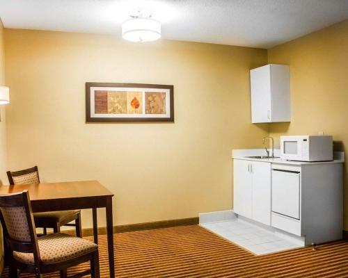 Hotel Comfort Inn & Suites