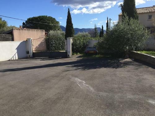 Maison Proven�ale Avec Piscine � Pourri�res