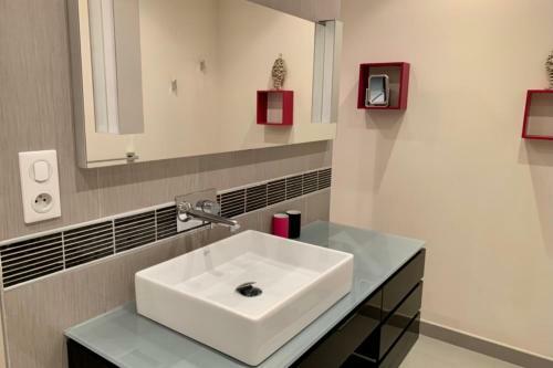 Apartamento Elegant Design Apt With Balcony And Pool