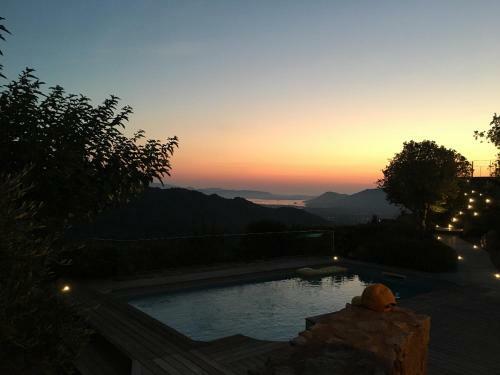 Sublime Vue Sur Mer Et Montagne