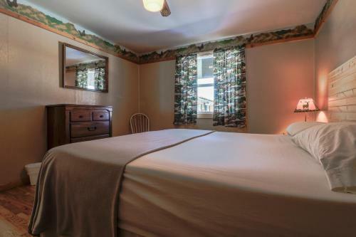 Foothills Lodge And Cabins
