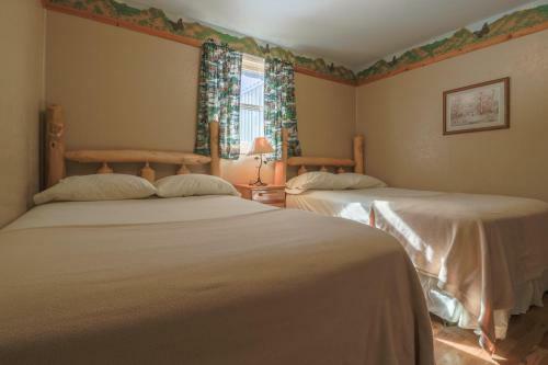 Foothills Lodge And Cabins