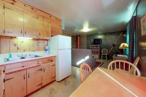 Foothills Lodge And Cabins