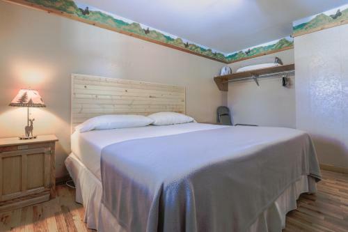 Foothills Lodge And Cabins