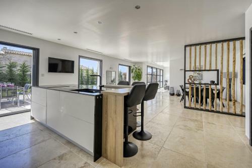 Superbe Villa Moderne � Proximit� de Lourmarin