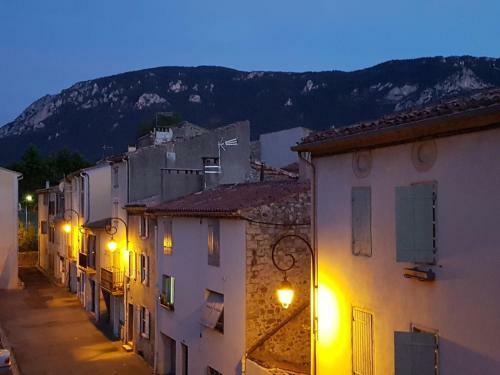 Bed & Breakfast Mountain View Townhouse Quillan