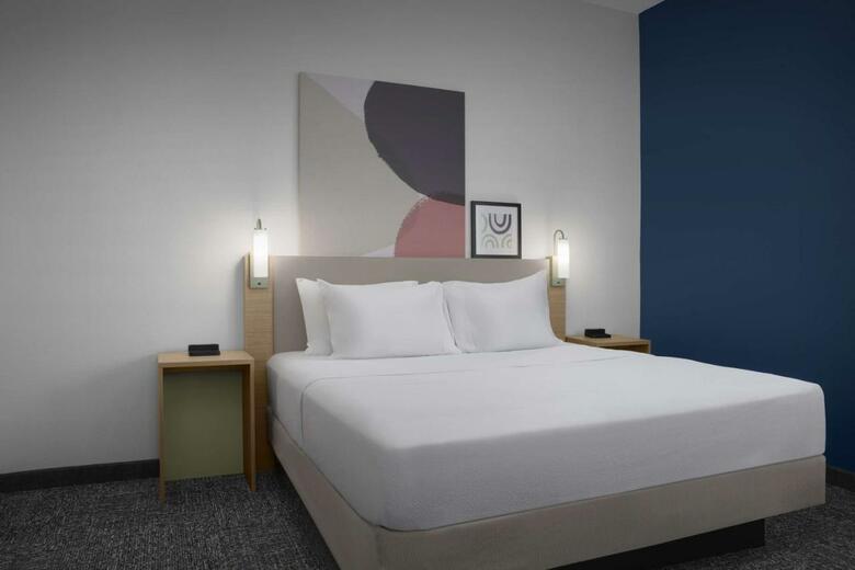 Hotel Spark By Hilton Miami Doral