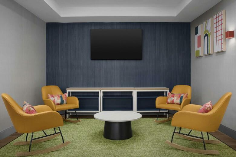 Hotel Spark By Hilton Miami Doral