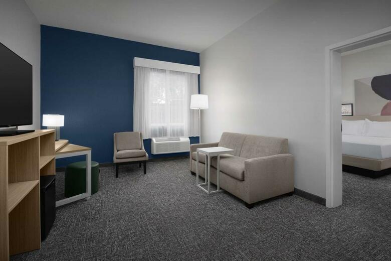 Hotel Spark By Hilton Miami Doral