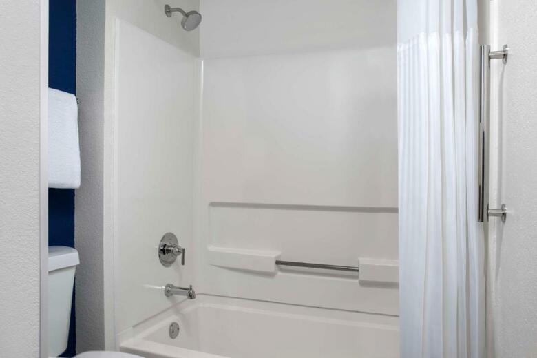 Hotel Spark By Hilton Miami Doral