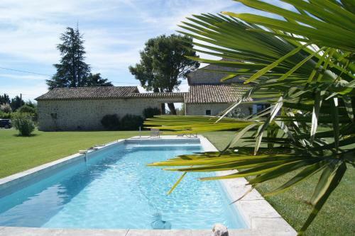 G�tes Dans Mas En Pierres