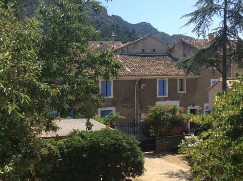 Maison Daumas Billard Fran�ais Et Piscine