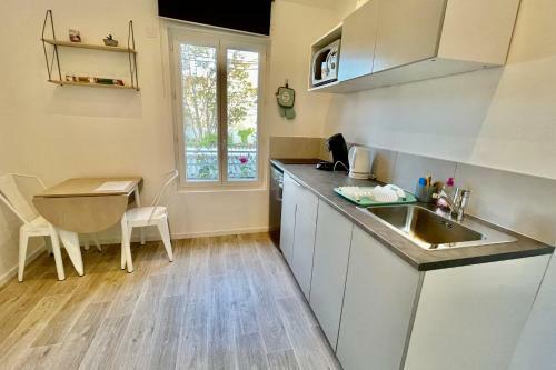 Apartamento New Fully Equipped Studio Near Train Station