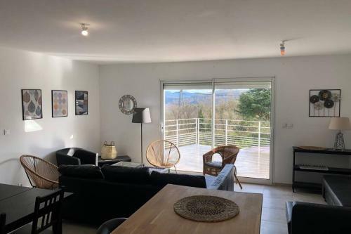 Villa de Charme Avec Piscine Couverte Et 3000m2