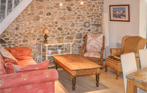 Beautiful Home In Roussines With Wifi And 3 Bedrooms