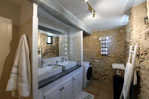 G�te Des Demoiselles En Luberon