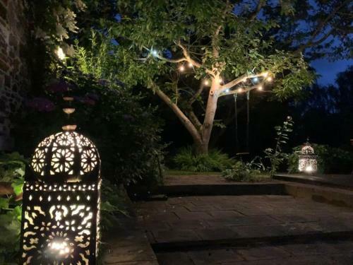 Grande Maison En Pierre, Calme, Jardin Arbor�.